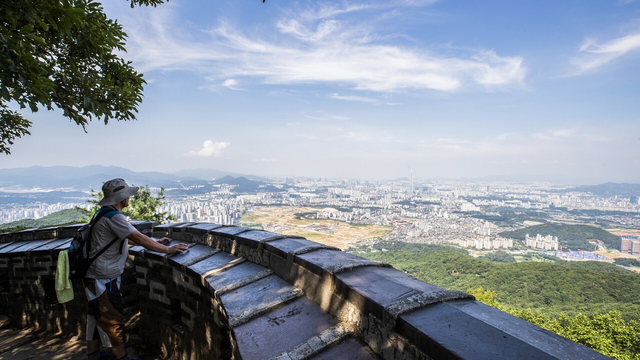 Namhansanseong Autumn Leaves Course View of the fortress wall road