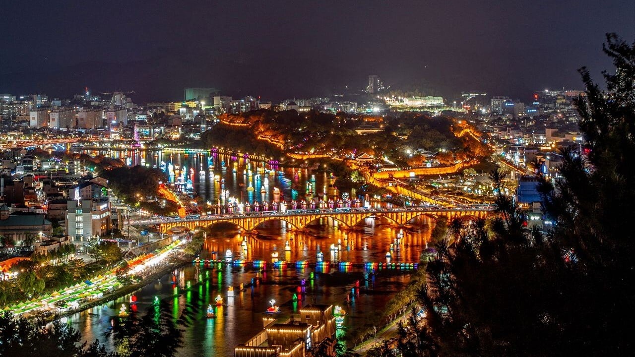 Jinju Lantern Festival 2026 guide: Namgang River and fortress
