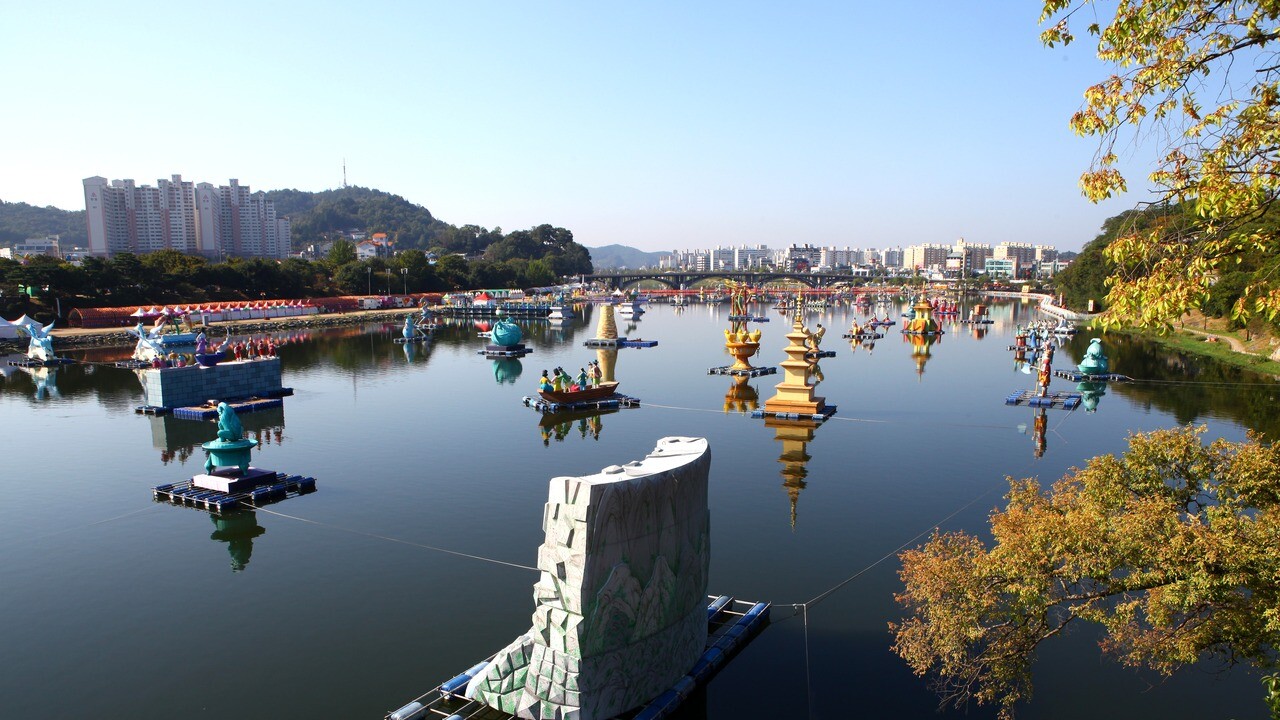 Daytime view of floating lantern installations in Jinju