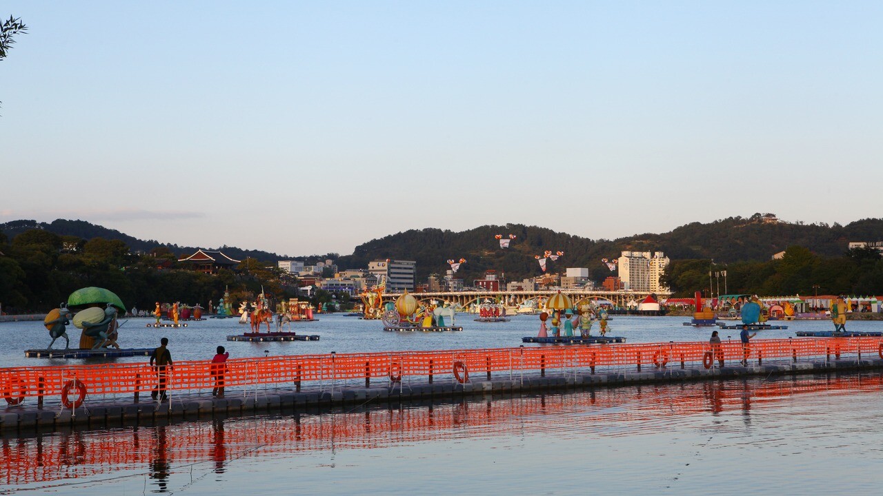 Pontoon bridge across Jinju Namgang River