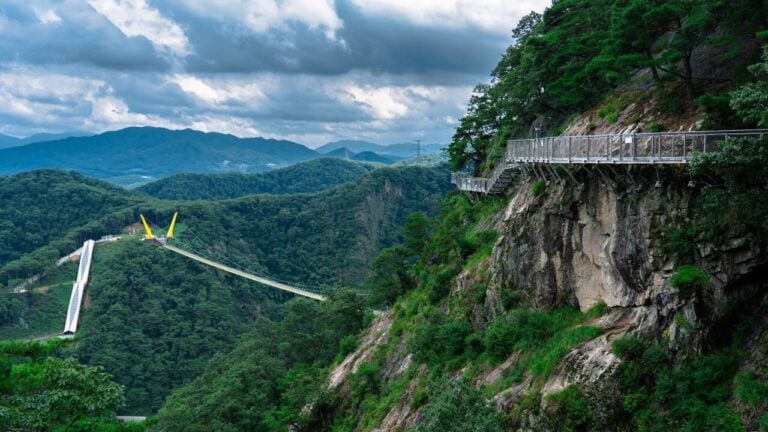 “A Little Scary, but So Much Fun”… A Family Trek Across Wonju Sogeumsan’s Cliff Trails and Twin Bridges