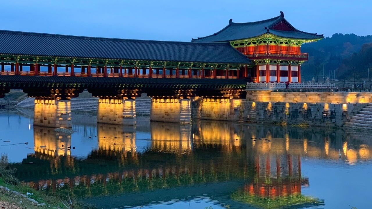 경주 월정교 야경과 남천
